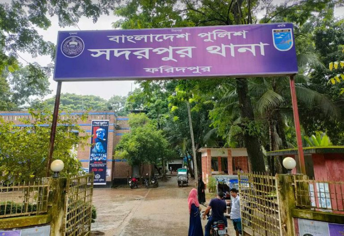 সদরপুরে সড়ক দুর্ঘটনায় যুবক নিহত, আহত ২